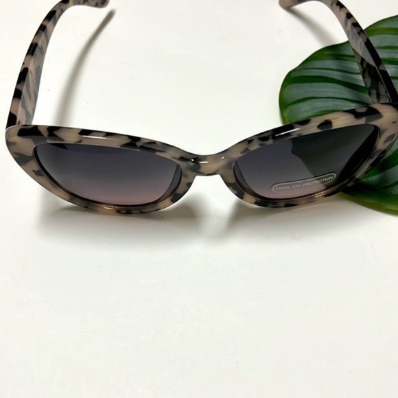 Loft Animal Print Round Sunglasses - Picture 4 of 9